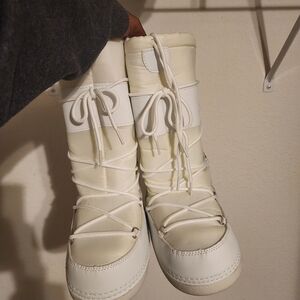 Fashion Nova Cream Winter Boots